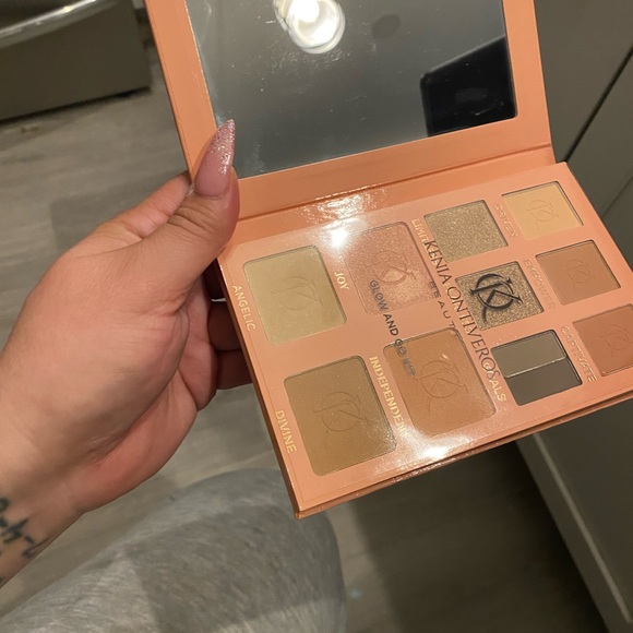 Eyeshadow palette - Picture 2 of 4